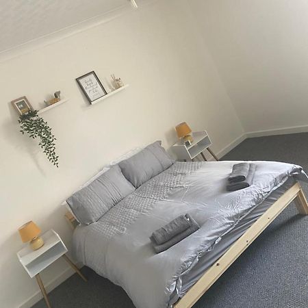 Cheerful 2 Bedroom House Hindley Экстерьер фото