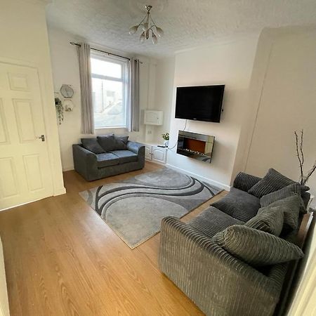 Cheerful 2 Bedroom House Hindley Экстерьер фото