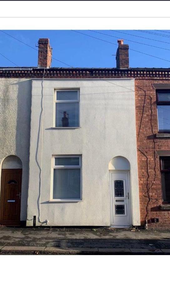 Cheerful 2 Bedroom House Hindley Экстерьер фото